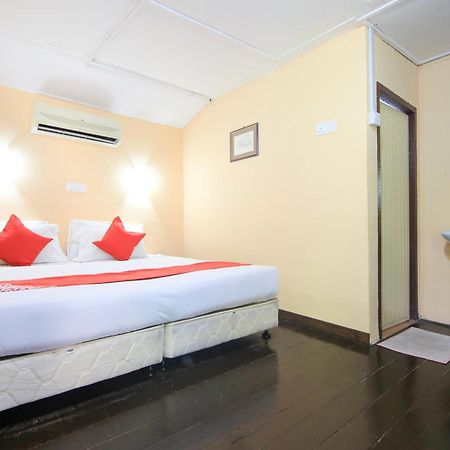 Ombak Inn Chalet Kampung Teluk Nipah Exterior foto