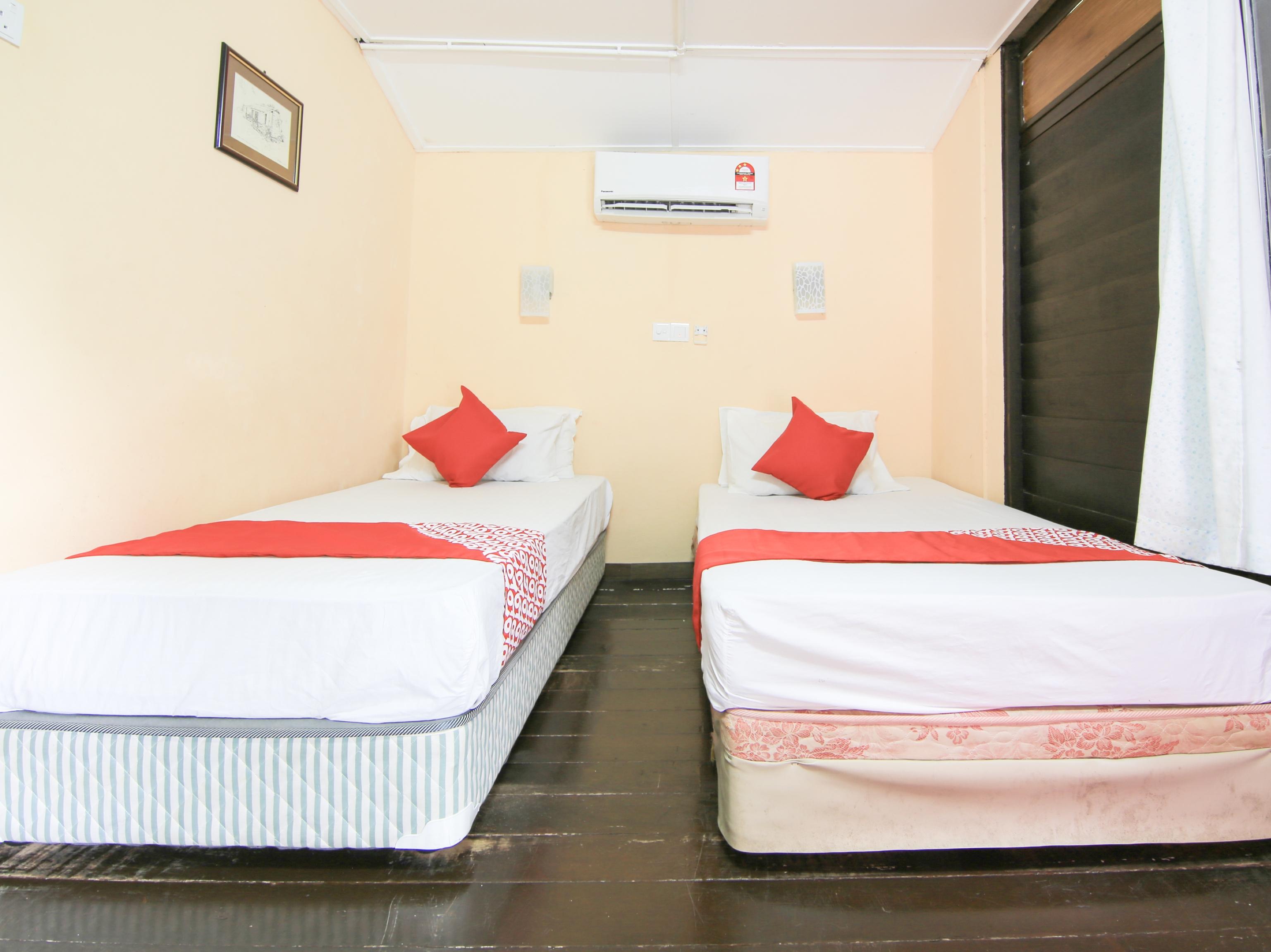 Ombak Inn Chalet Kampung Teluk Nipah Exterior foto