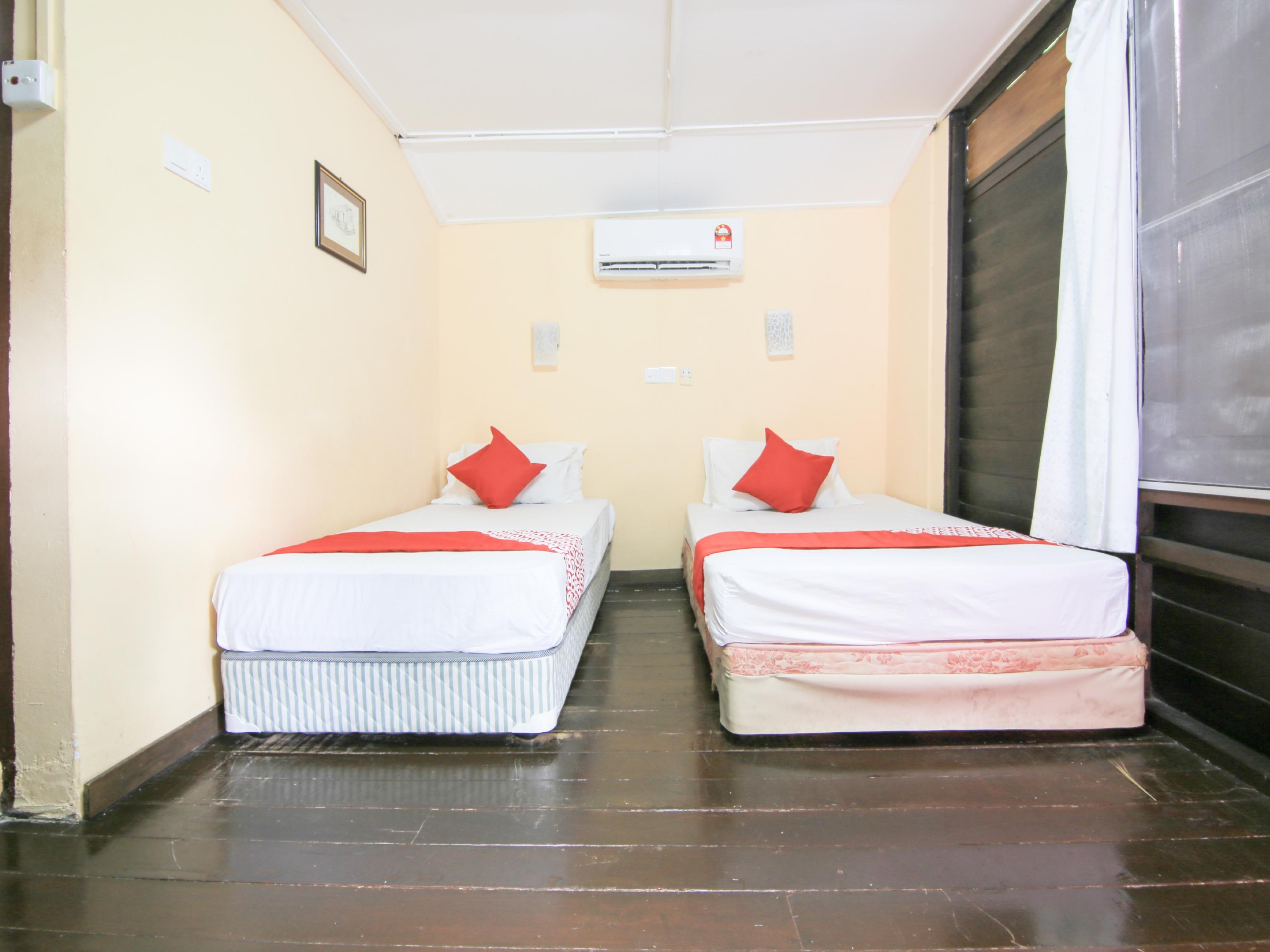 Ombak Inn Chalet Kampung Teluk Nipah Exterior foto
