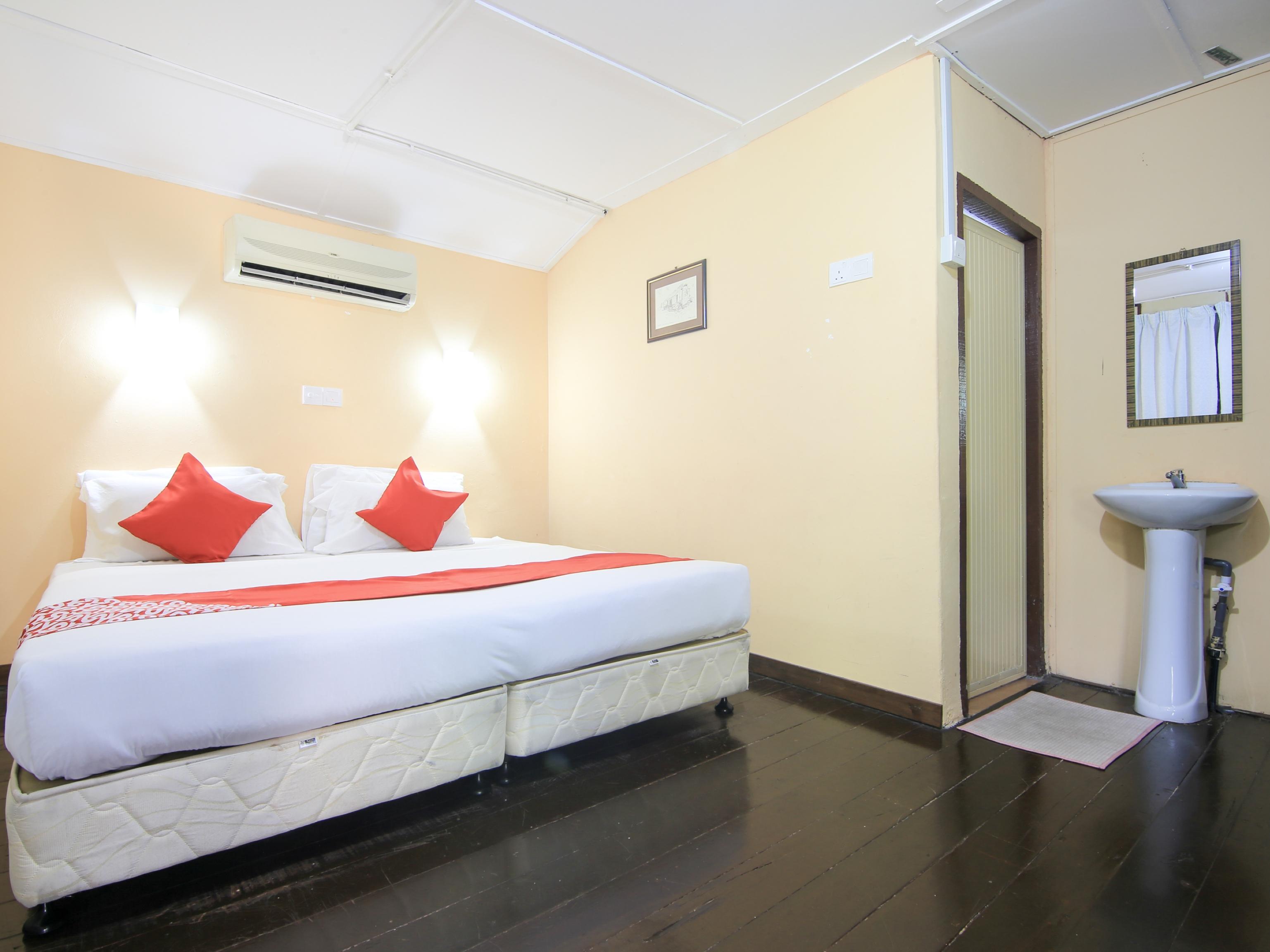 Ombak Inn Chalet Kampung Teluk Nipah Exterior foto