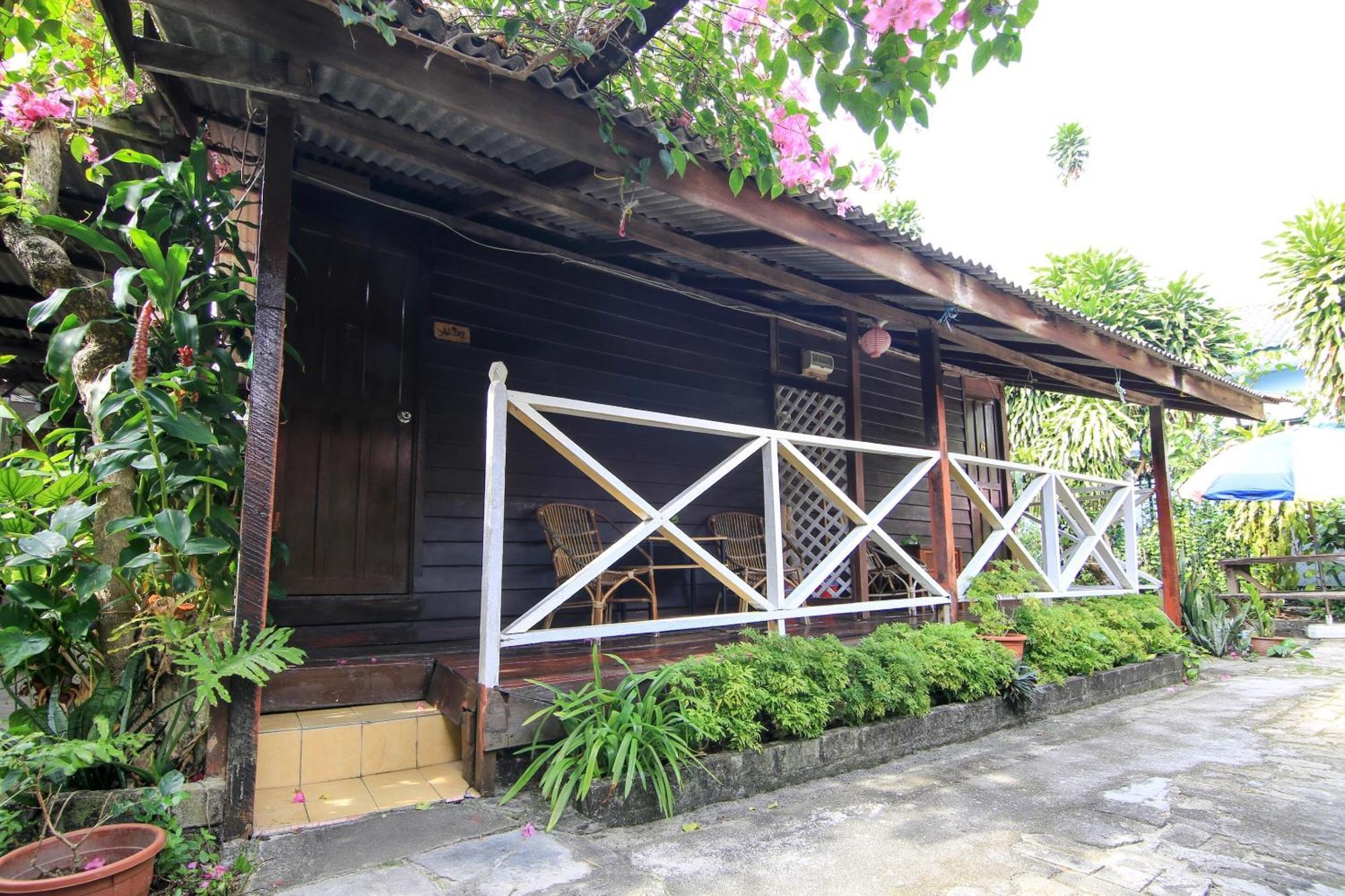 Ombak Inn Chalet Kampung Teluk Nipah Exterior foto