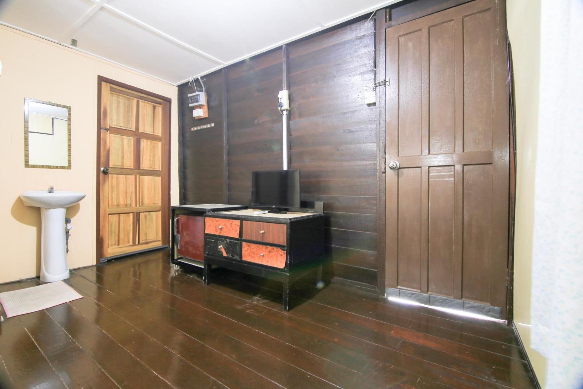 Ombak Inn Chalet Kampung Teluk Nipah Exterior foto