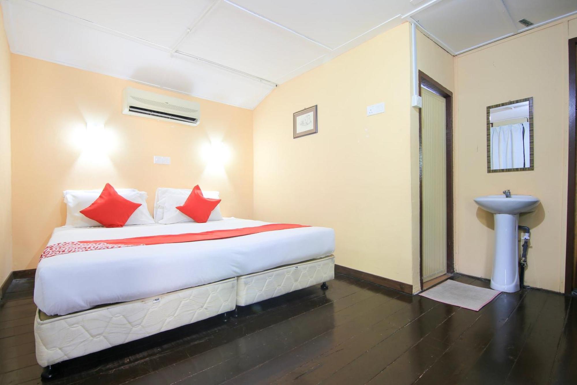 Ombak Inn Chalet Kampung Teluk Nipah Exterior foto