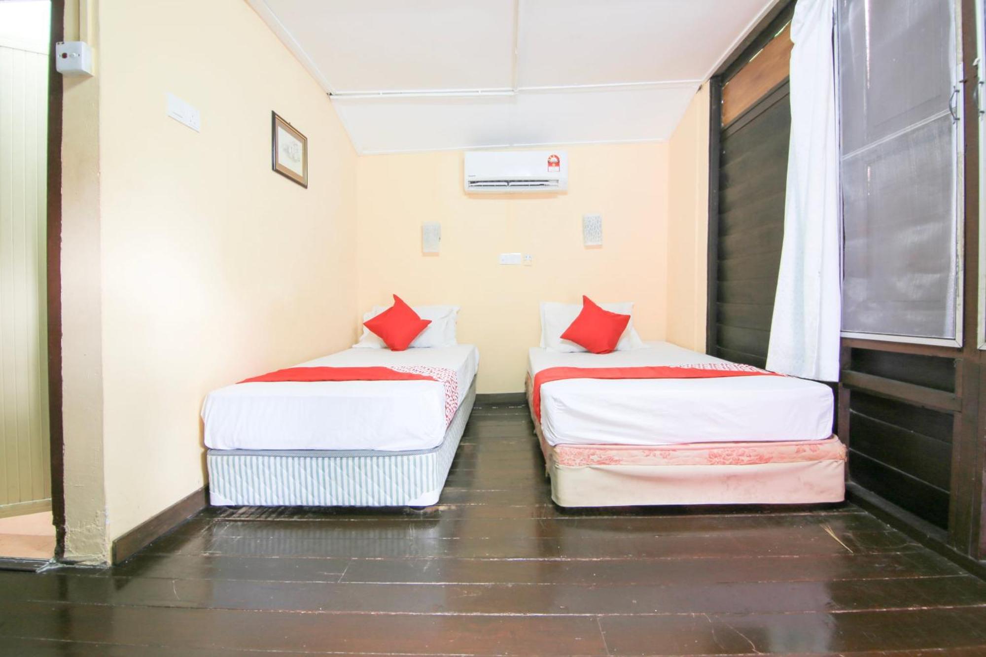 Ombak Inn Chalet Kampung Teluk Nipah Exterior foto