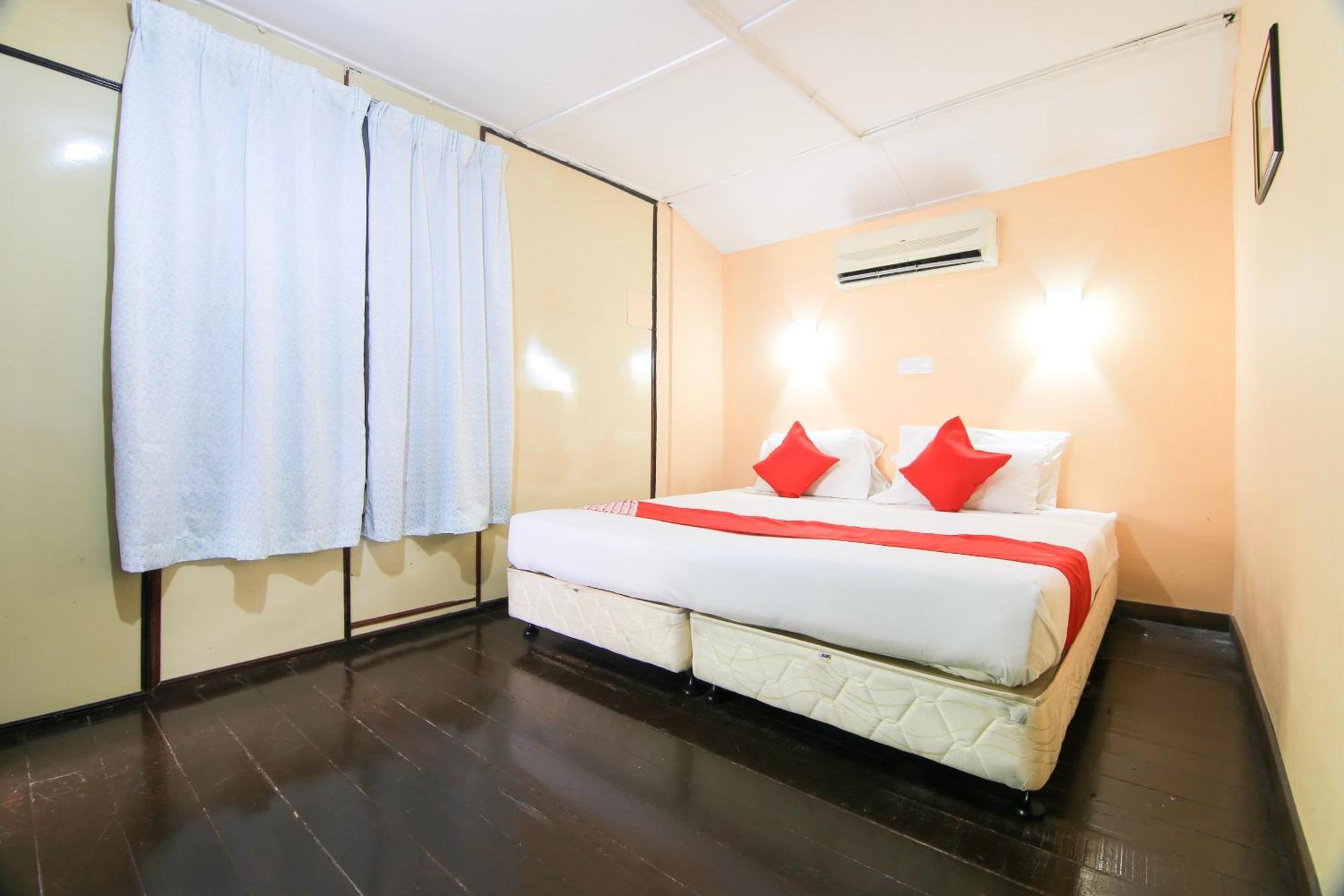 Ombak Inn Chalet Kampung Teluk Nipah Exterior foto