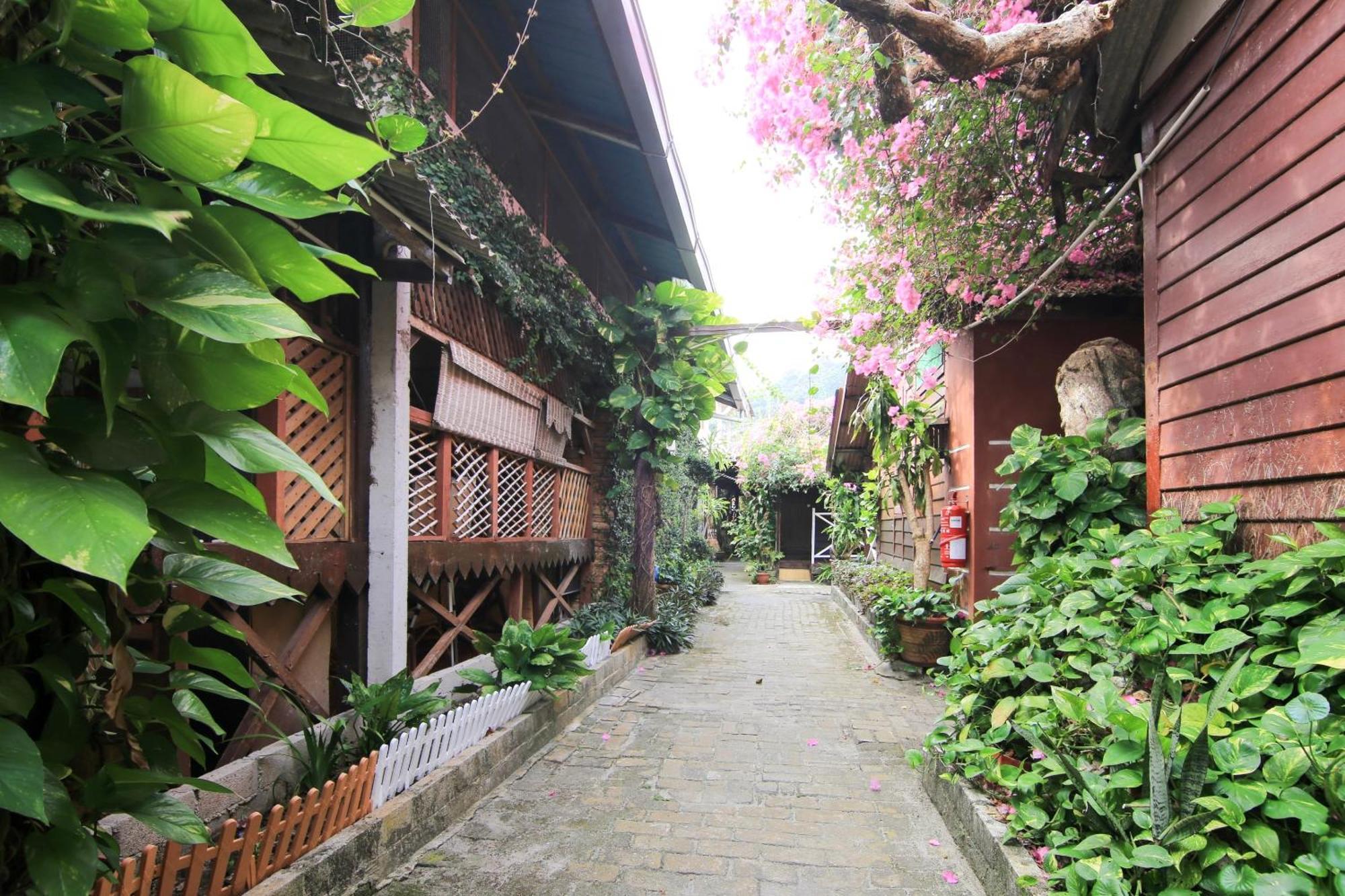 Ombak Inn Chalet Kampung Teluk Nipah Exterior foto